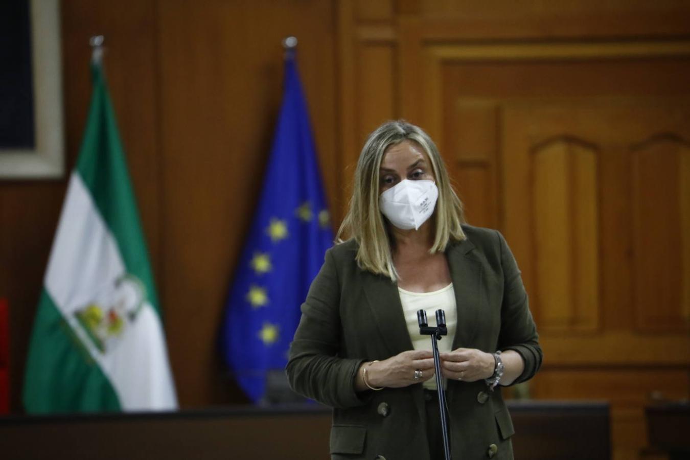 La ministra de Defensa presenta en Córdoba la Base Logística, en imágenes