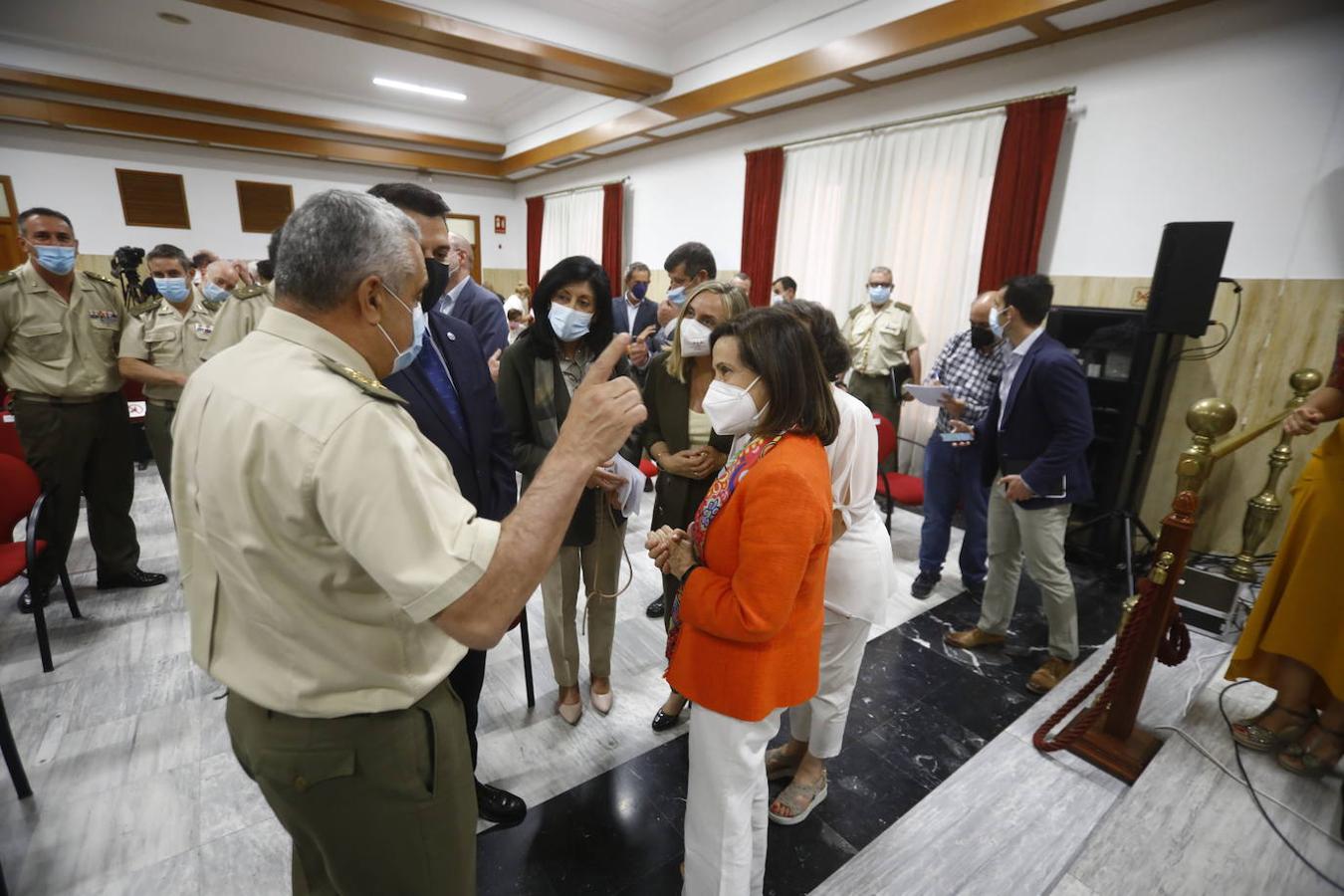 La ministra de Defensa presenta en Córdoba la Base Logística, en imágenes