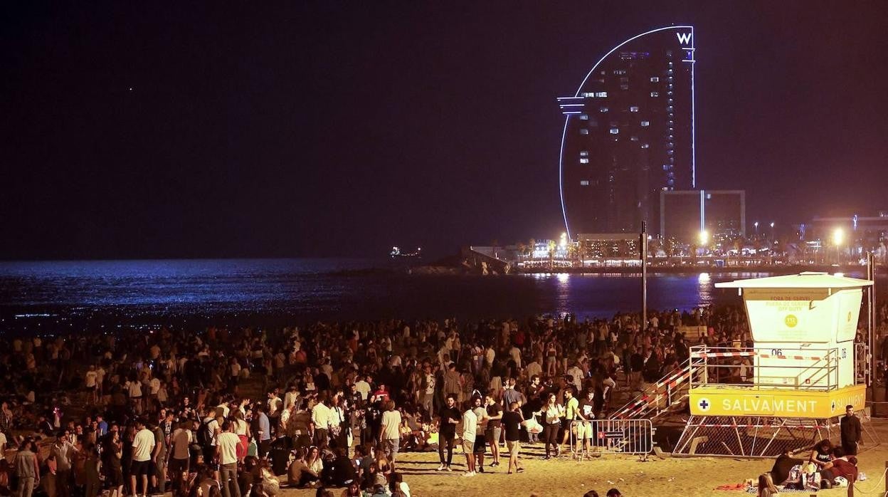 Barcelona protagoniza las aglomeraciones en la noche de San Juan