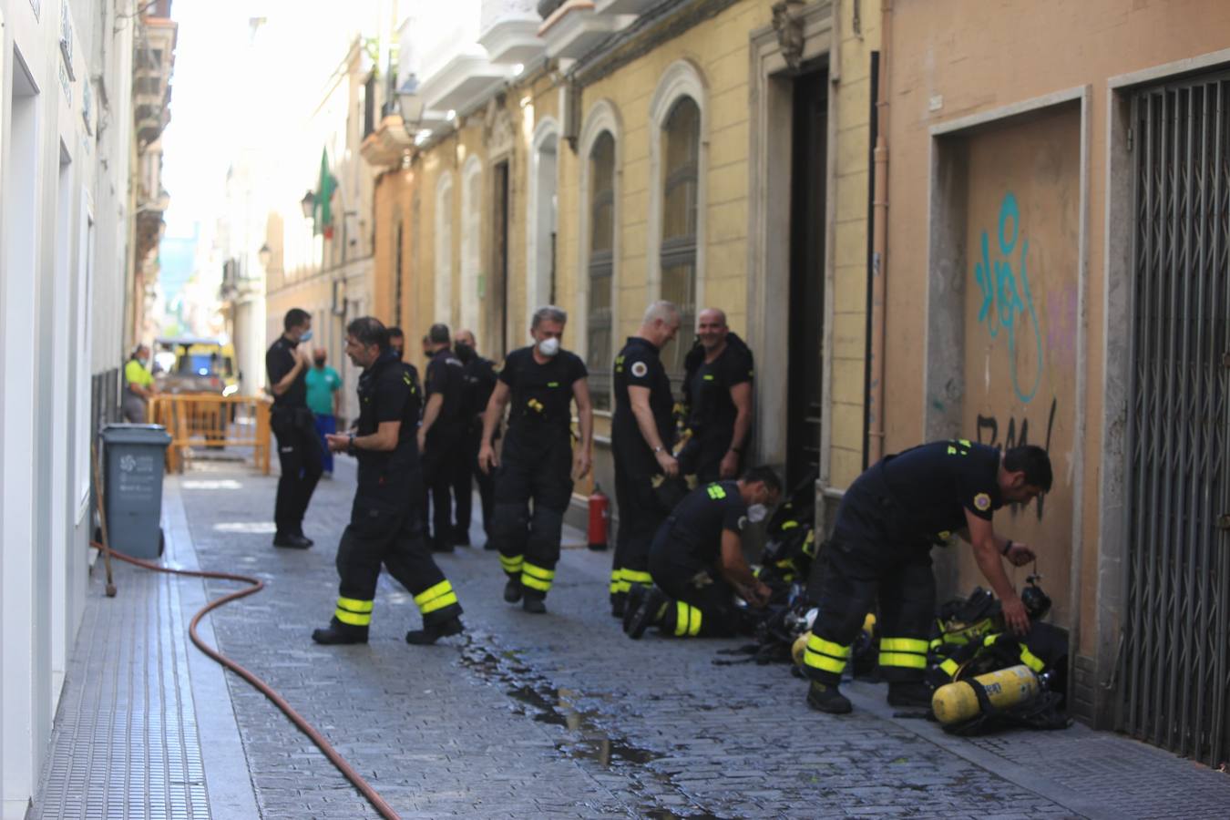 Fotos: Incendio mortal en una casa de la calle Sacramento en Cádiz