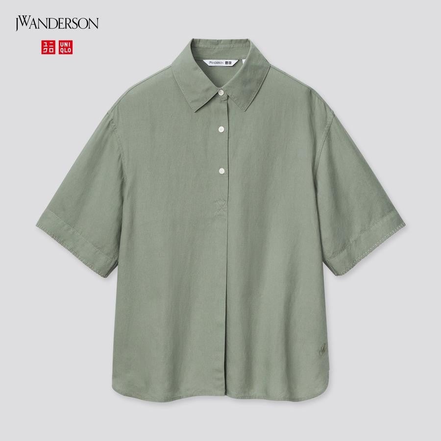 Uniqlo. Camisa fluida en color caqui de la colección de J.W.Anderson para Uniqlo. El afamado diseñador ha seguido las directrices minimalistas de la firma japonesa dando con un modelo que puede llevarse tanto como camisa como sobrecamisa con vestidos. Rebajada de 34,90 a 24,90€.