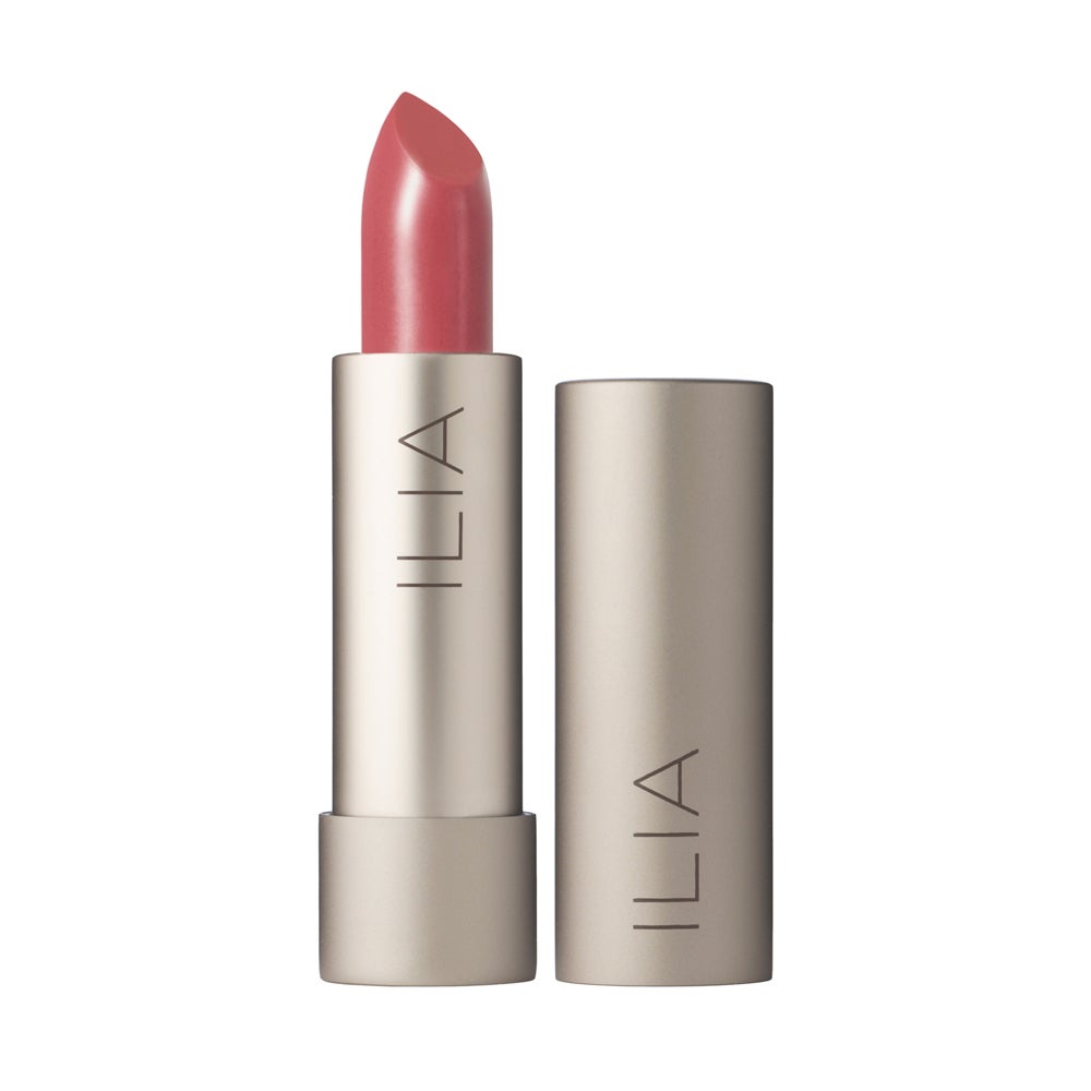 Pintalabios Color Block High Impact Lipstick de Ilia. Pintalabios ecológico, con una alta concentración de pigmentos y una gran resistencia. Hidratante, de larga duración y con cobertura total. El lápiz de labios Color Block High Impact está fabricado a mano, con pigmentos cuidadosamente molidos en aceite de ricino ecológico. (29,99 €, en Sephora).
