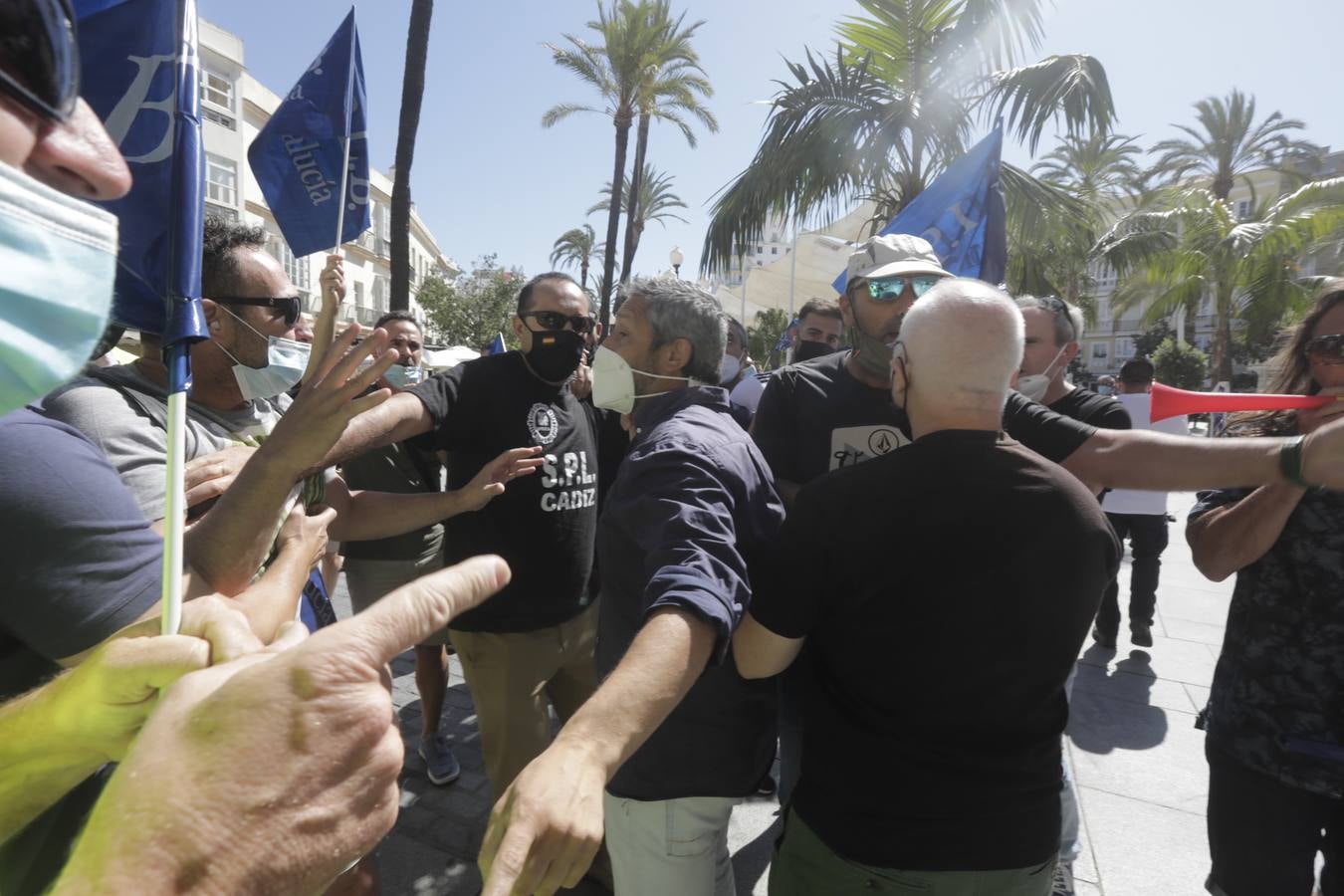 El enfrentamiento del concejal Paradas con los manifestantes de Policía Local