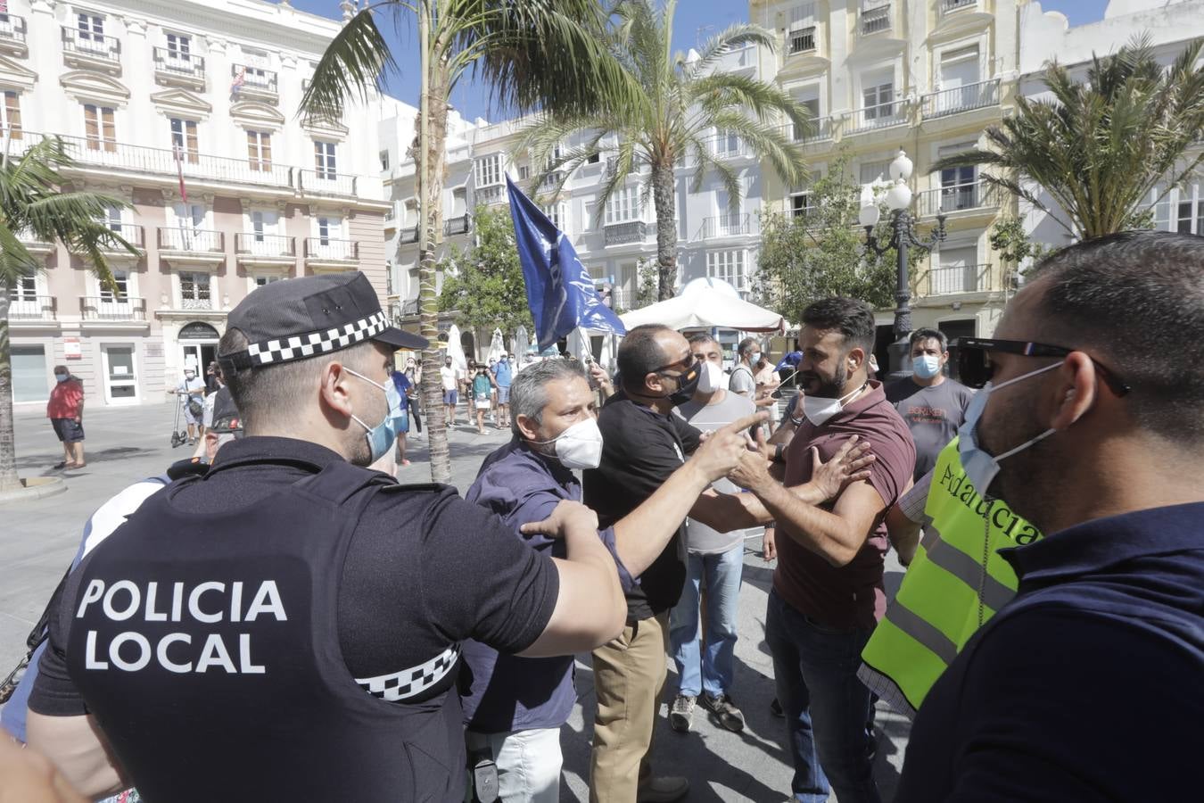 El enfrentamiento del concejal Paradas con los manifestantes de Policía Local