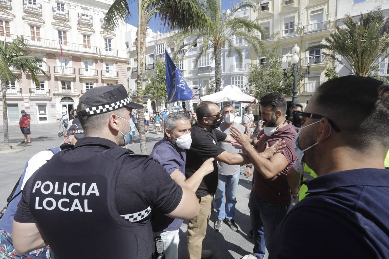 El enfrentamiento del concejal Paradas con los manifestantes de Policía Local