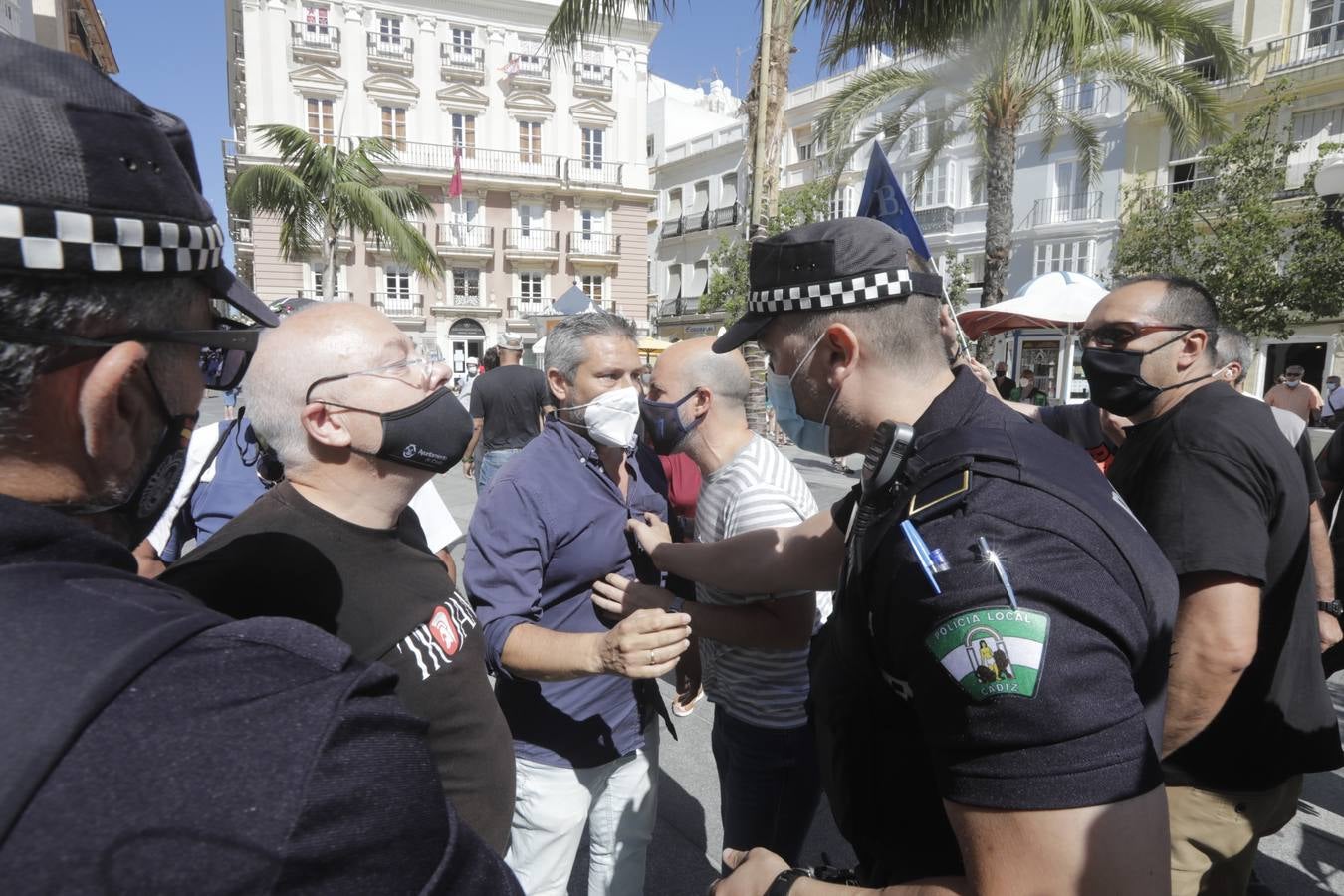 El enfrentamiento del concejal Paradas con los manifestantes de Policía Local