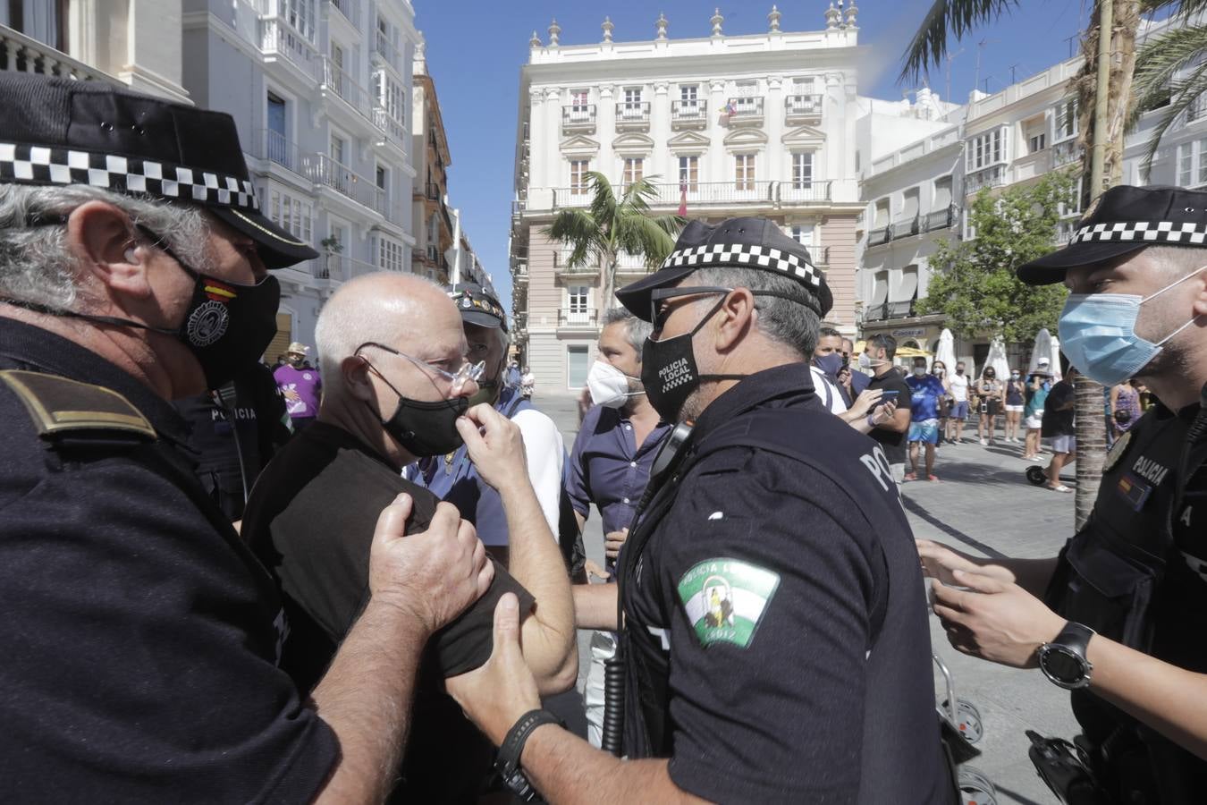 El enfrentamiento del concejal Paradas con los manifestantes de Policía Local