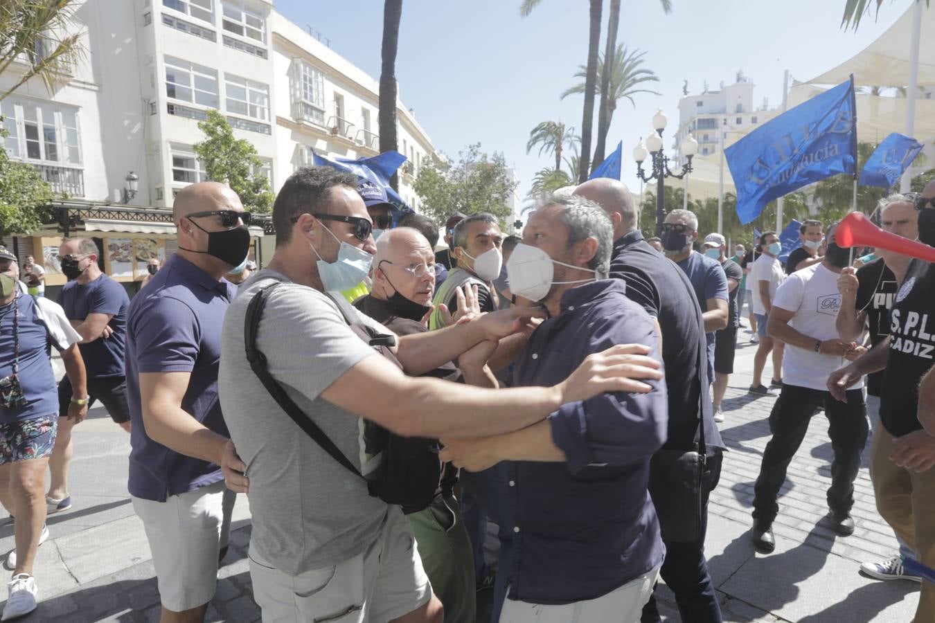 El enfrentamiento del concejal Paradas con los manifestantes de Policía Local