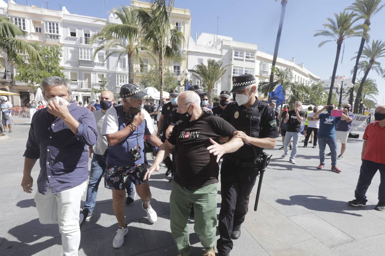 La protesta de la Policía Local, en imágenes: el pleno se suspende hasta el lunes