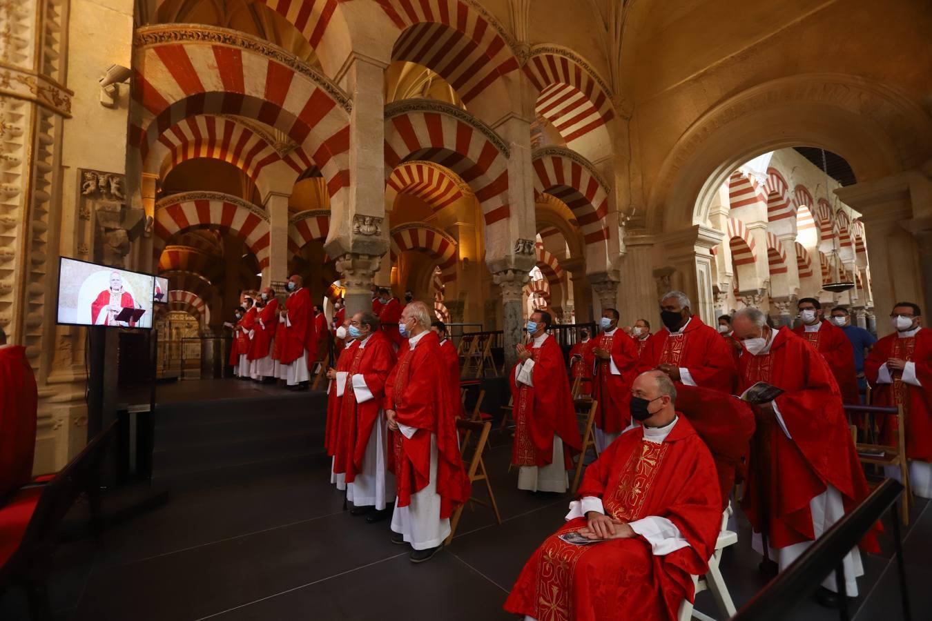 La ordenación de sacerdotes en la Catedral de Córdoba, en imágenes