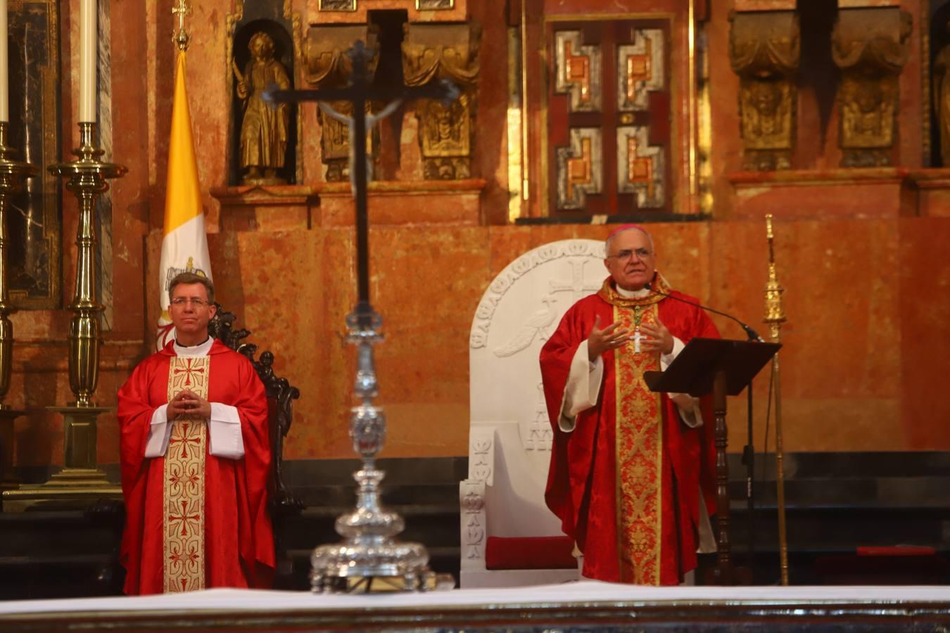 La ordenación de sacerdotes en la Catedral de Córdoba, en imágenes