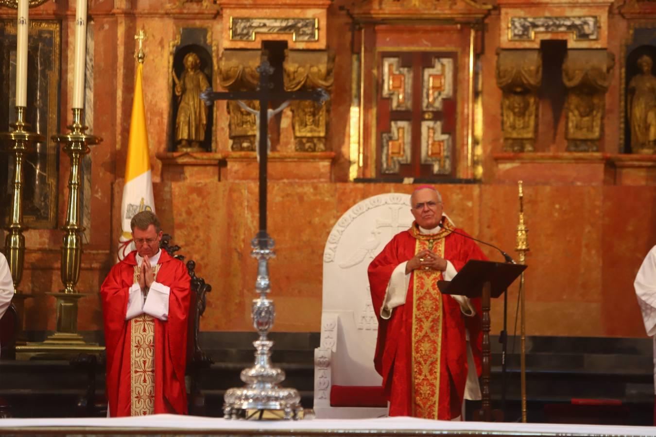 La ordenación de sacerdotes en la Catedral de Córdoba, en imágenes