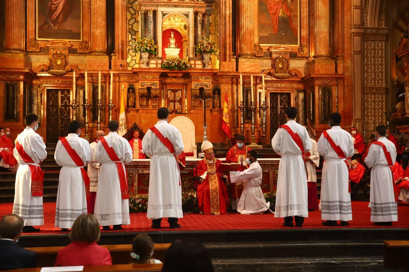 La ordenación de sacerdotes en la Catedral de Córdoba, en imágenes