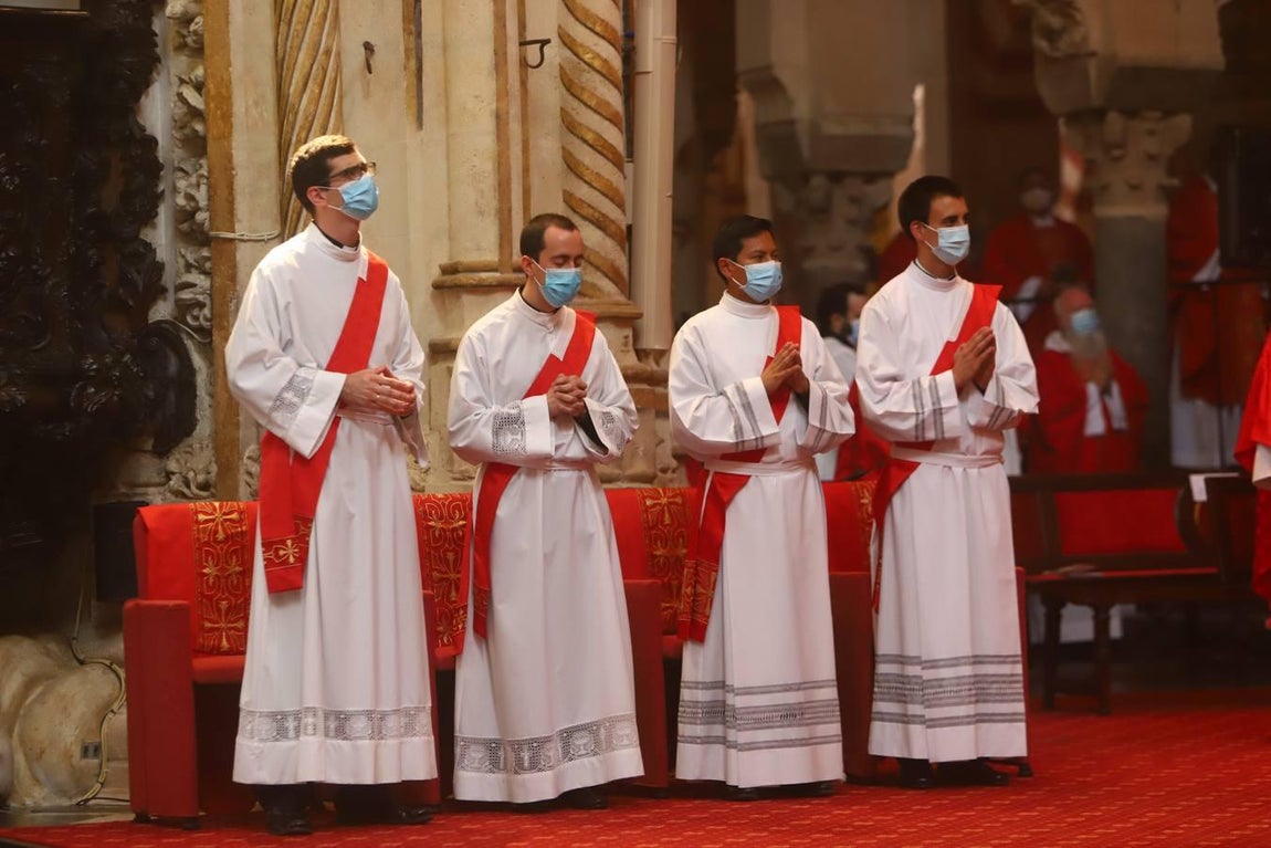 La ordenación de sacerdotes en la Catedral de Córdoba, en imágenes