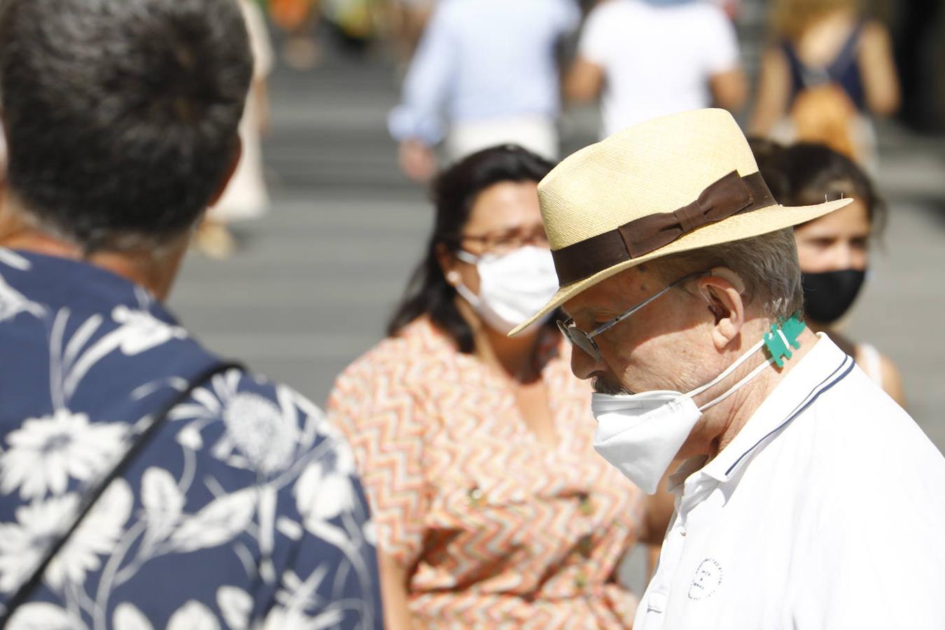 El primer día sin la mascarilla obligatoria en exteriores en Córdoba, en imágenes