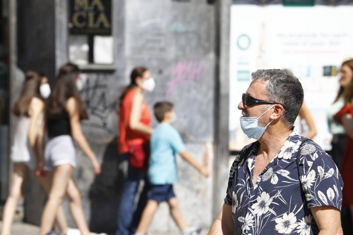 El primer día sin la mascarilla obligatoria en exteriores en Córdoba, en imágenes