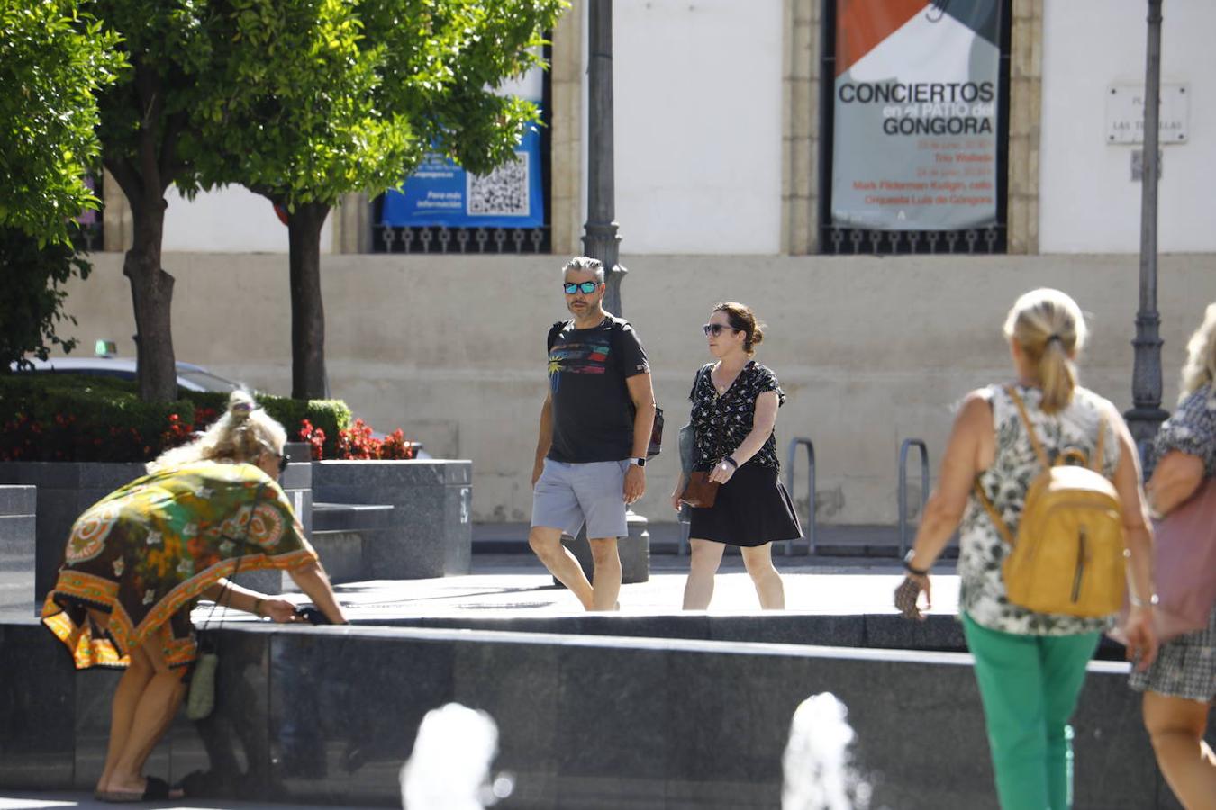 El primer día sin la mascarilla obligatoria en exteriores en Córdoba, en imágenes