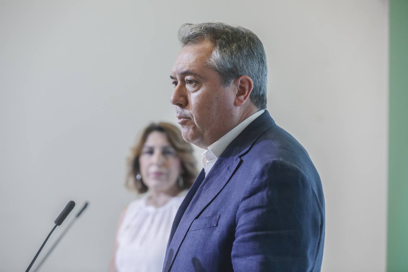 Susana Díaz y Juan Espadas durante la rueda de prensa en la sede regional del PSOE