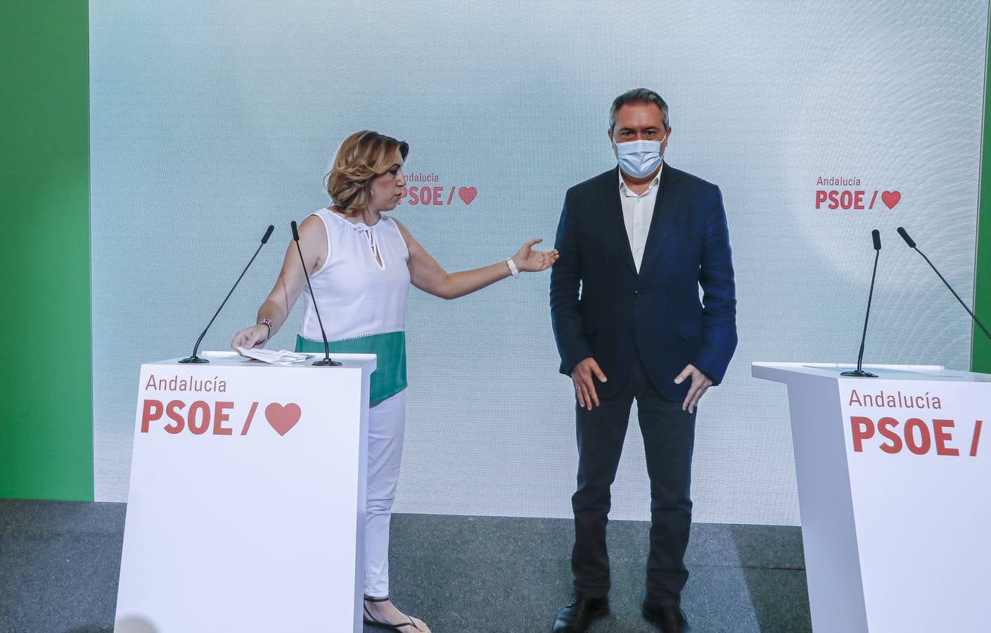 Susana Díaz y Juan Espadas durante la rueda de prensa en la sede regional del PSOE