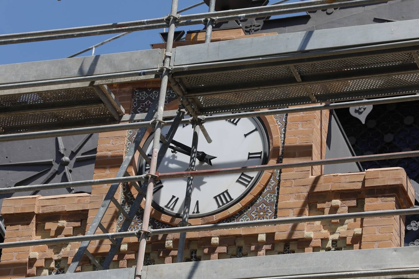 La fachada de la estación de Plaza de Armas ya luce su rehabilitación