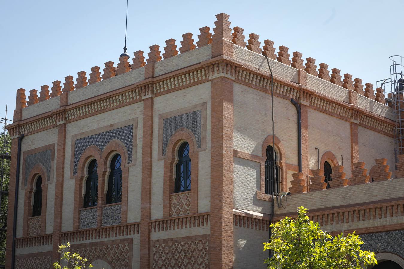 La fachada de la estación de Plaza de Armas ya luce su rehabilitación