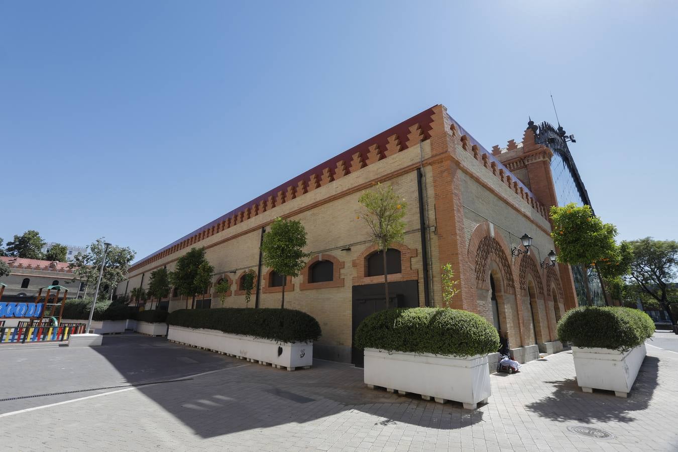 La fachada de la estación de Plaza de Armas ya luce su rehabilitación