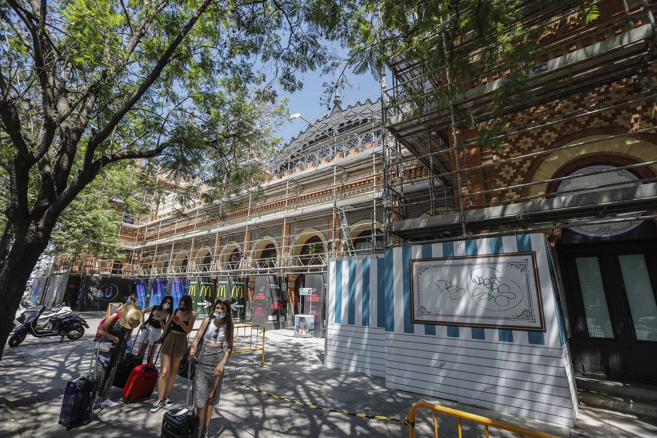 La fachada de la estación de Plaza de Armas ya luce su rehabilitación