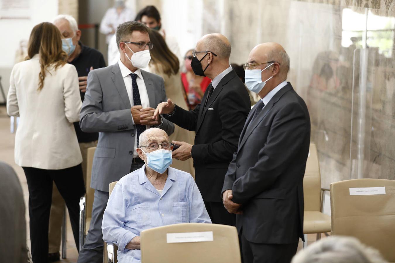 La entrega en Córdoba del legado de Pablo García Baena, en imágenes