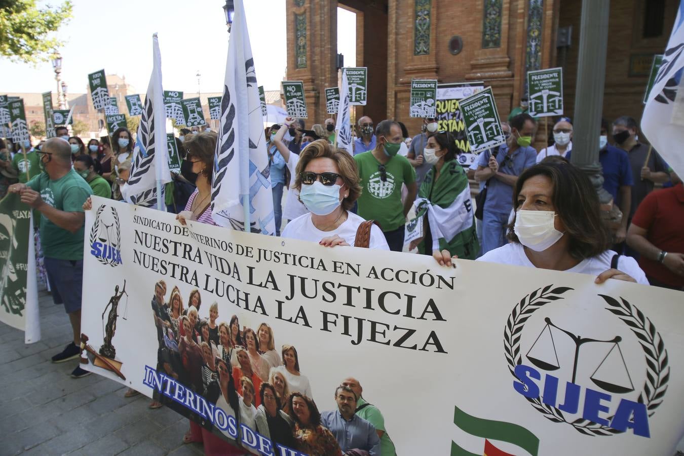 Los interinos andaluces quieren ser fijos sin pasar por un examen