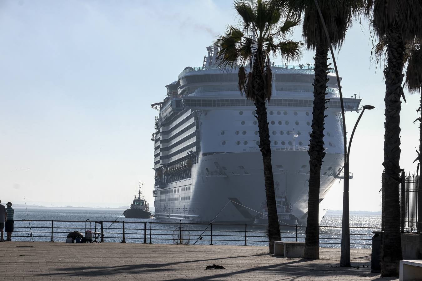 Entrada del crucero Navigator a Navantia