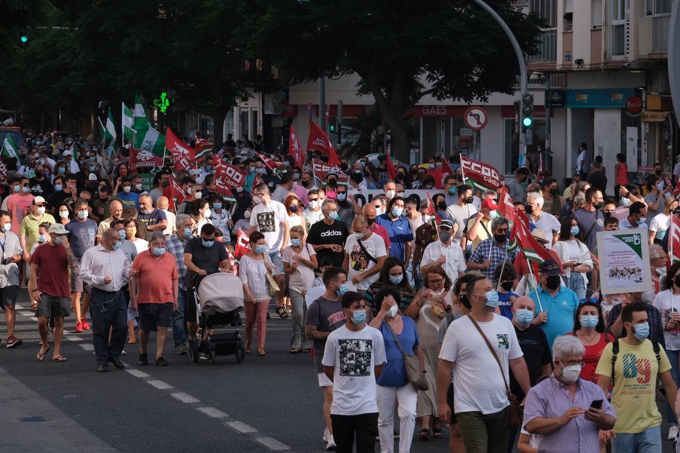 Fotos: La manifestación de Airbus recorre las calles de Cádiz