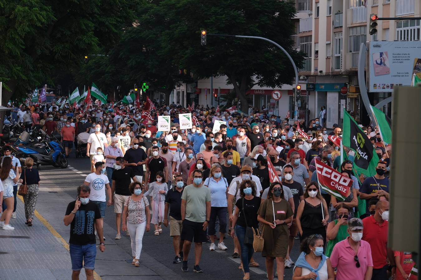 Fotos: La manifestación de Airbus recorre las calles de Cádiz