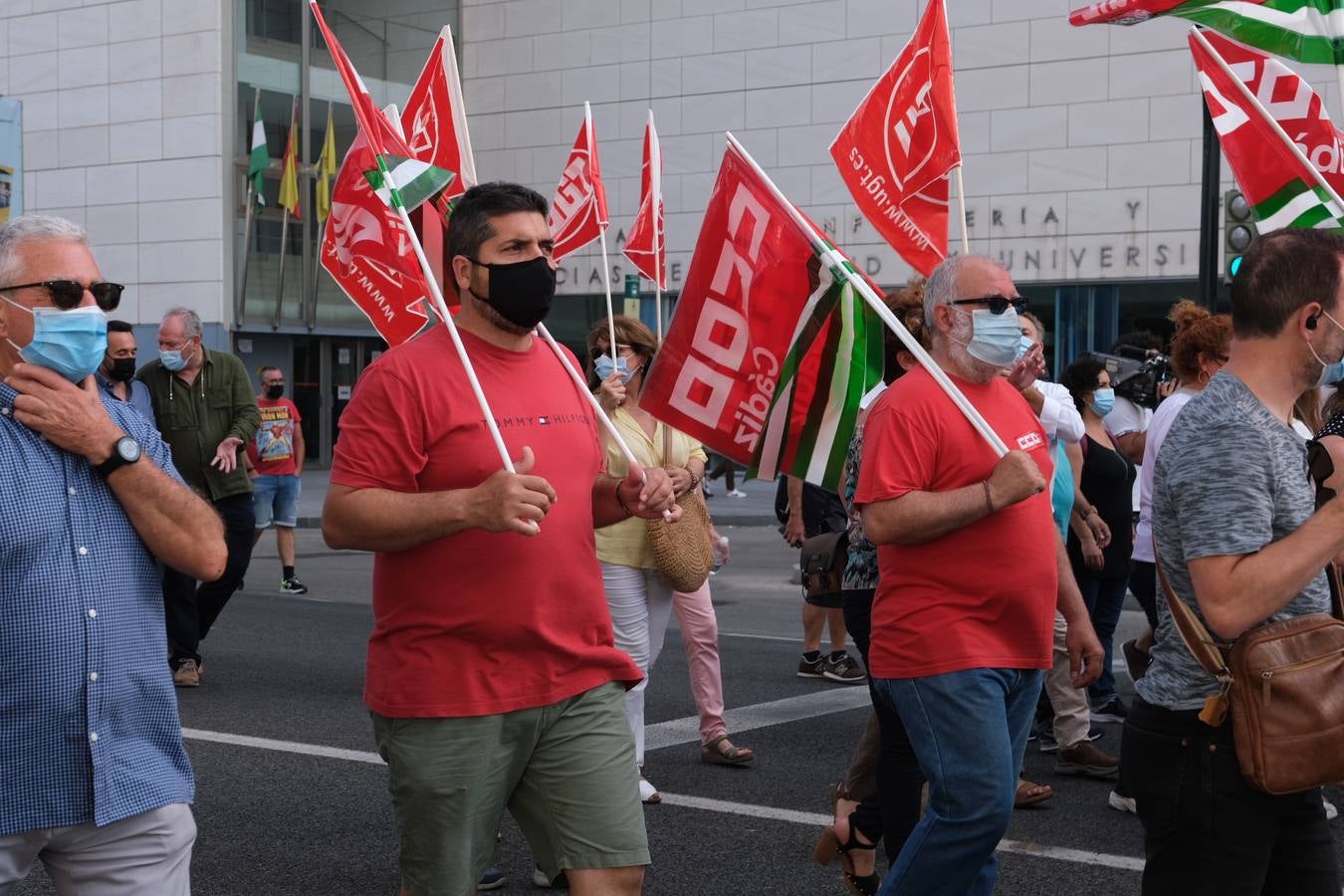 Fotos: La manifestación de Airbus recorre las calles de Cádiz