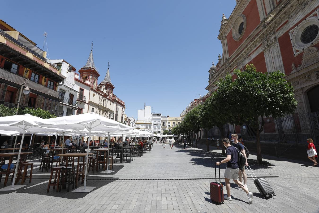 En imágenes, el Centro de Sevilla se queda sin toldos