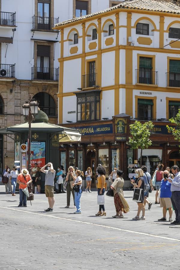 En imágenes, el Centro de Sevilla se queda sin toldos