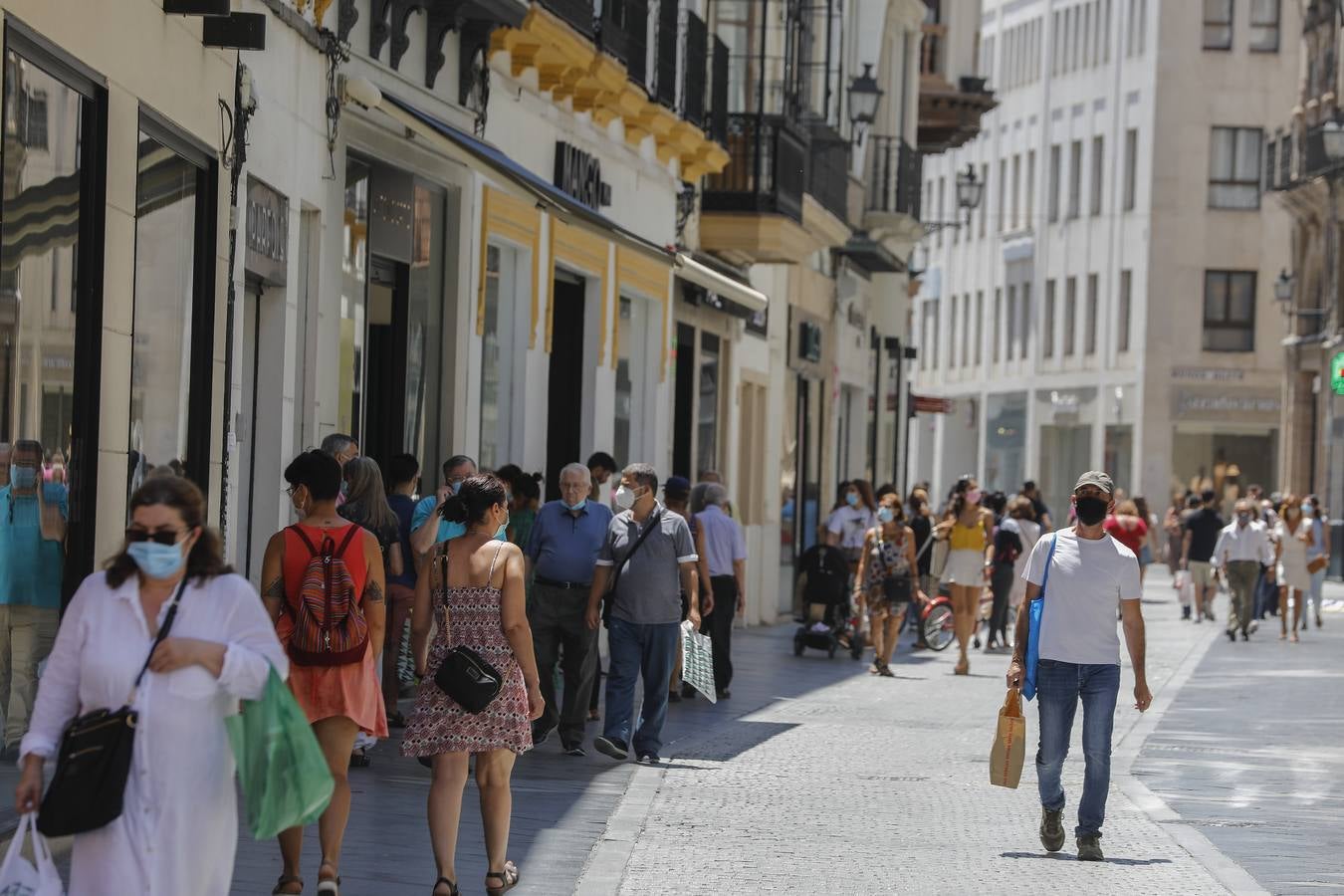 En imágenes, el Centro de Sevilla se queda sin toldos