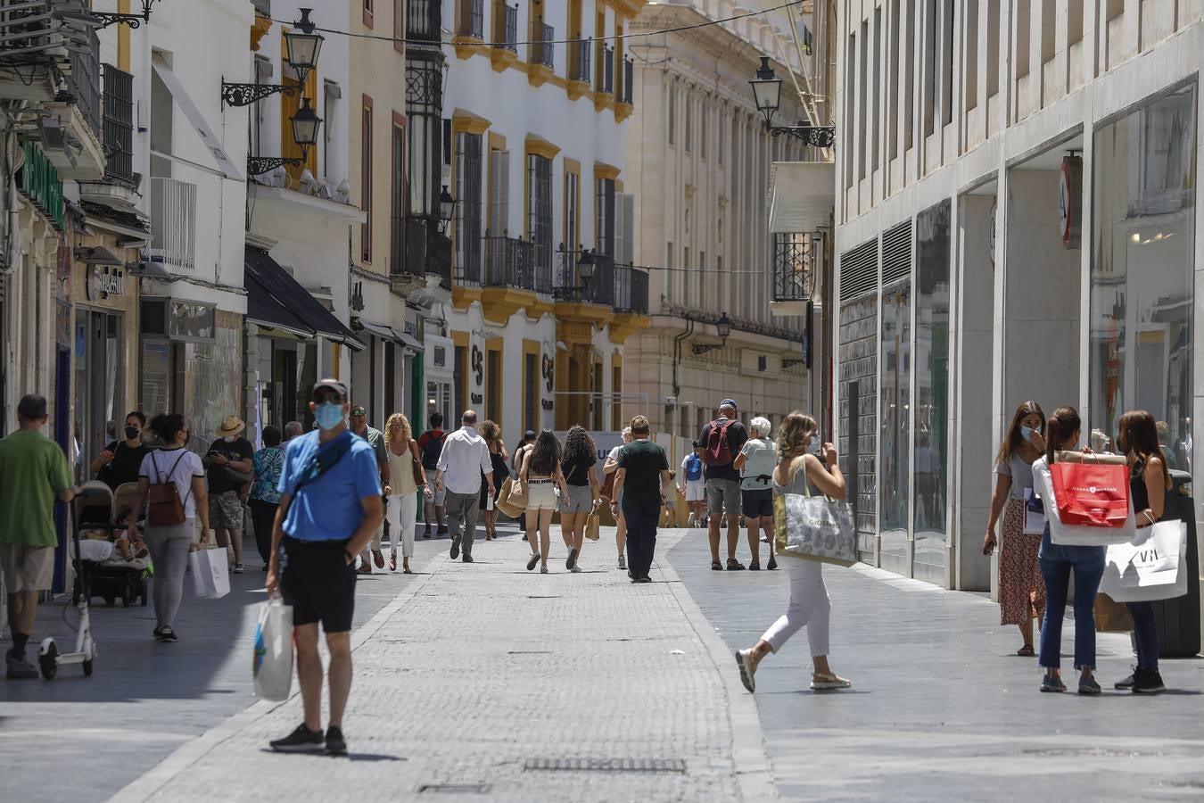 En imágenes, el Centro de Sevilla se queda sin toldos