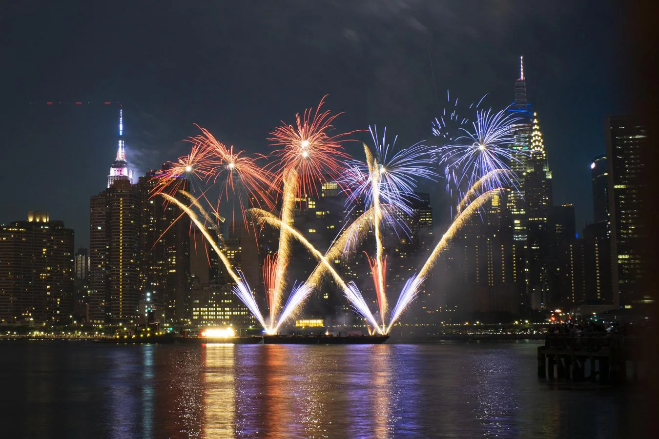 La celebración, frente a la ciudad de Nueva York. 