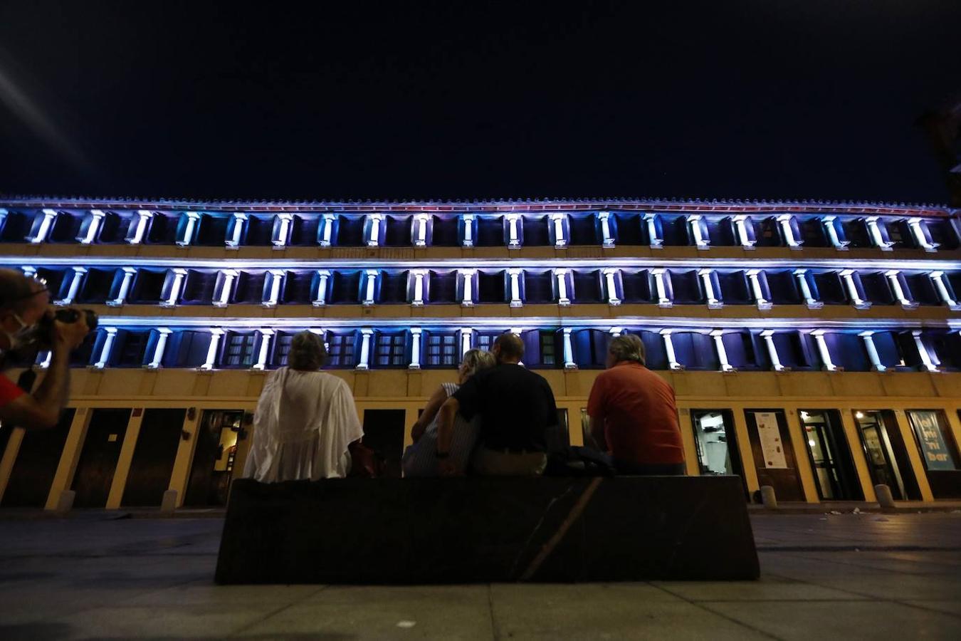 La iluminación del edificio de UCOCultura de Córdoba, en imágenes