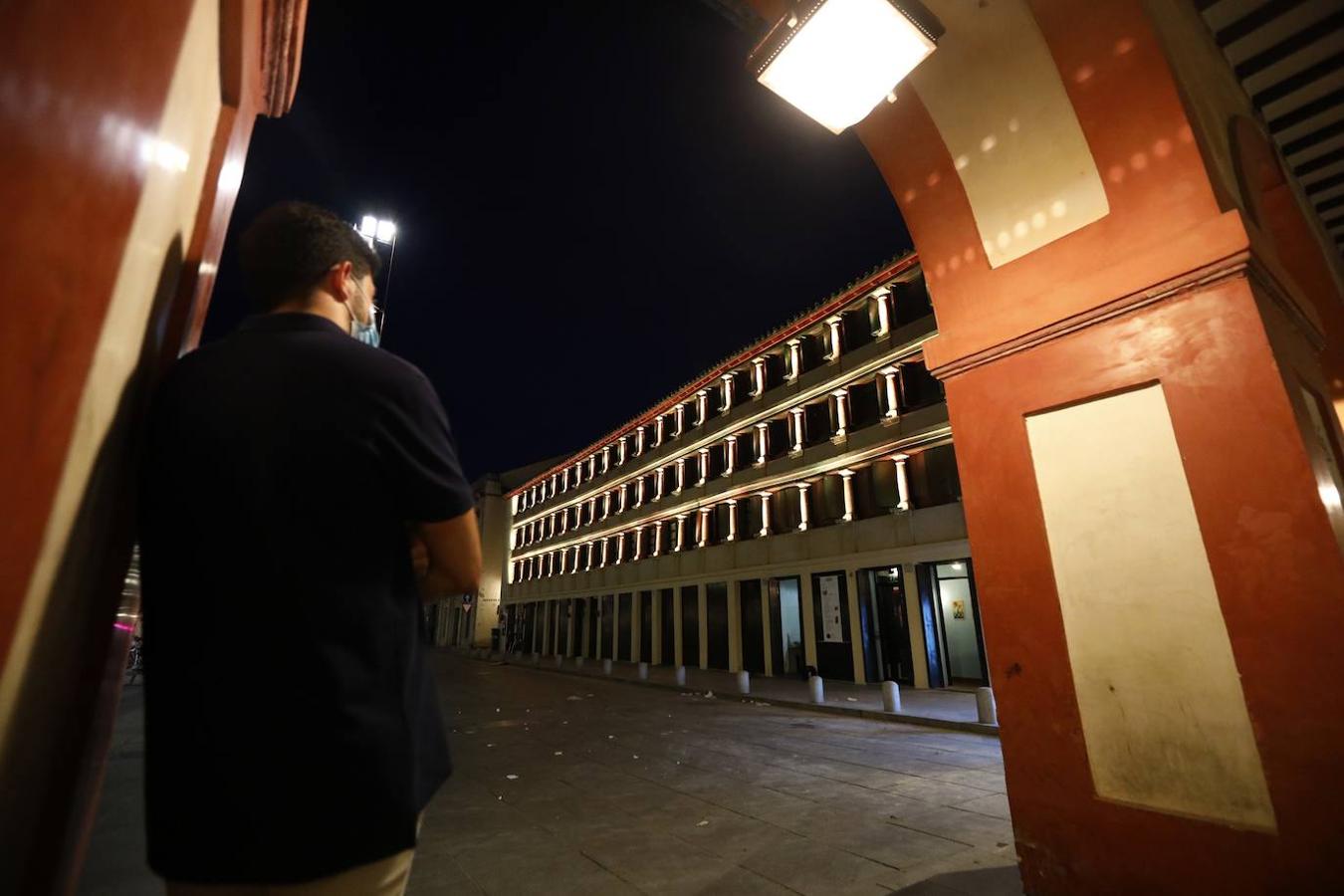 La iluminación del edificio de UCOCultura de Córdoba, en imágenes