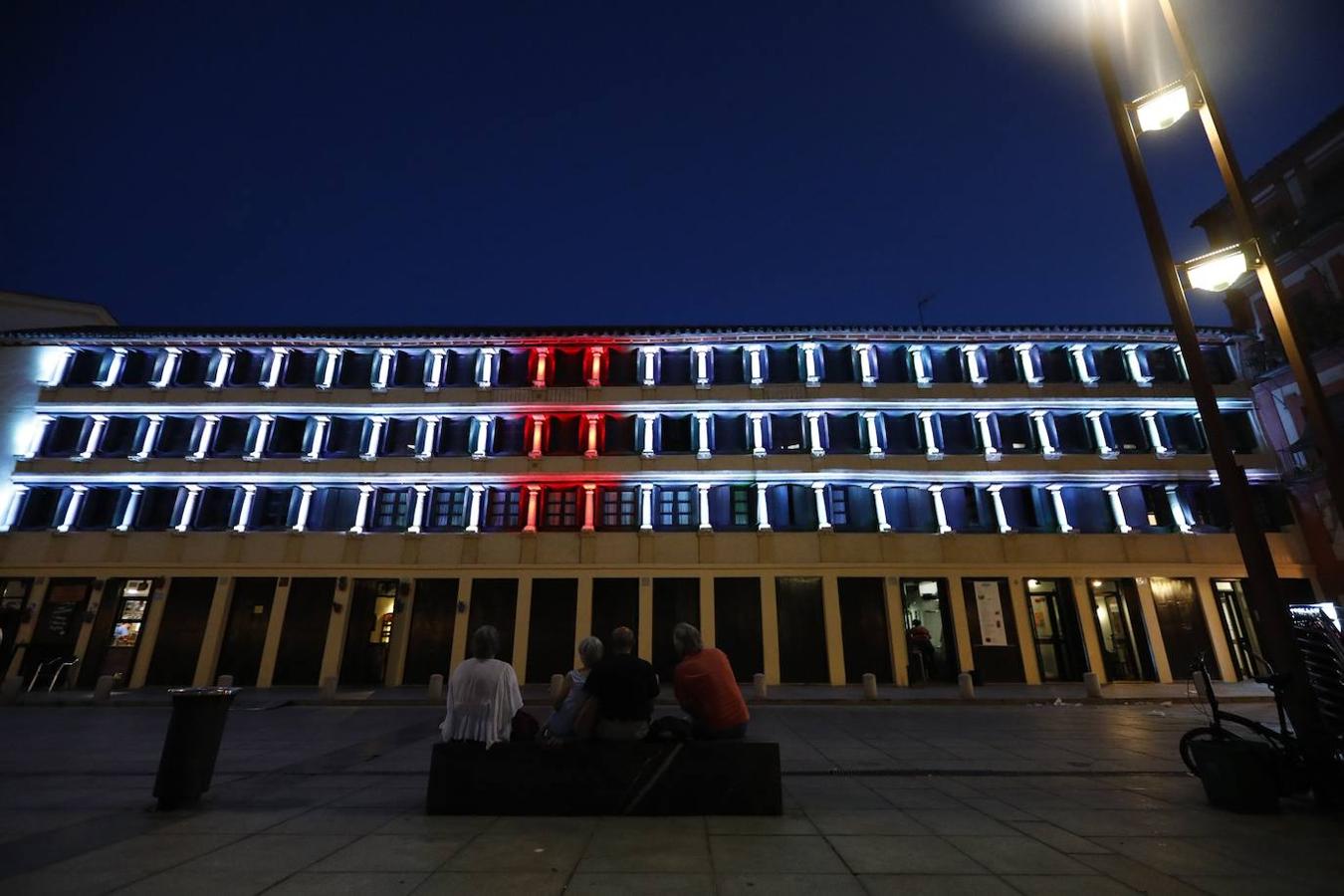 La iluminación del edificio de UCOCultura de Córdoba, en imágenes