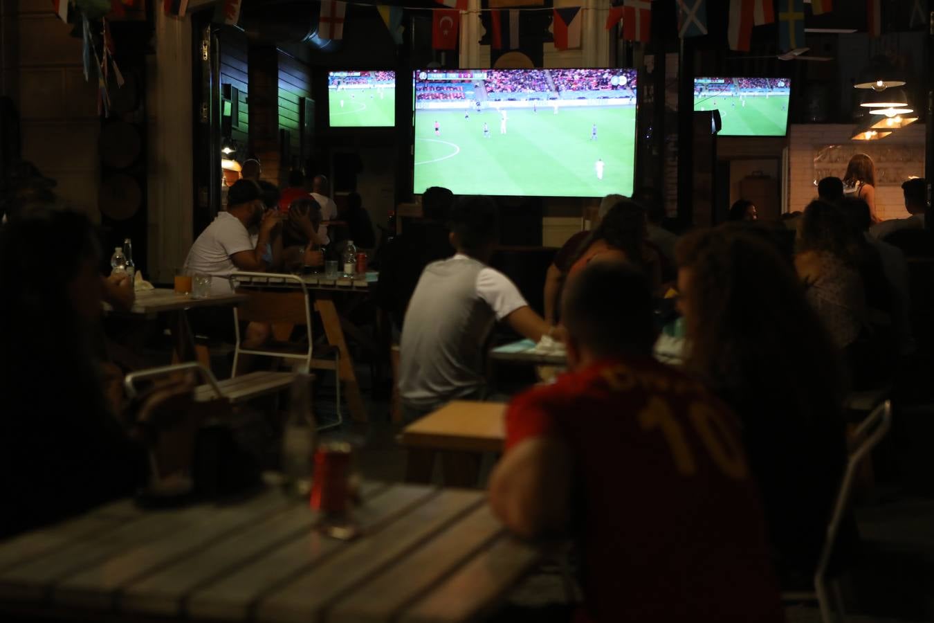 FOTOS: Ilusión y lágrimas en Cádiz con el partido de la Selección ante Italia en la Eurocopa