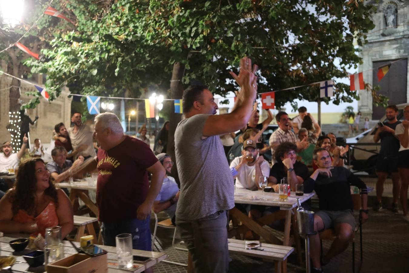 FOTOS: Ilusión y lágrimas en Cádiz con el partido de la Selección ante Italia en la Eurocopa