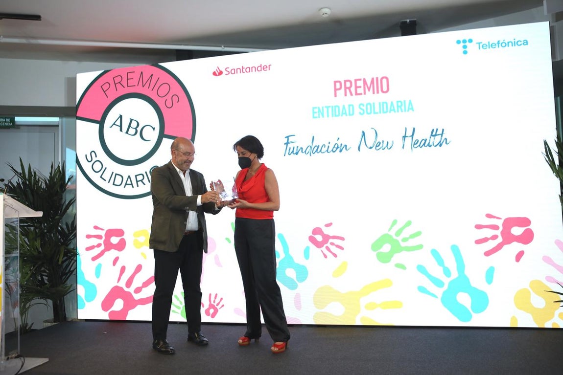 Ángel Expósito, director de 'La Linterna' de COPE, junto a la presidenta de New Health, Isabel Donado. 