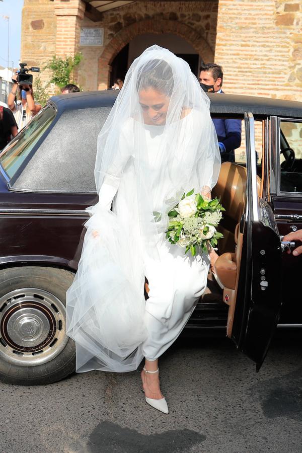 La novia, Amelia Millán a su llegada a la iglesia. 