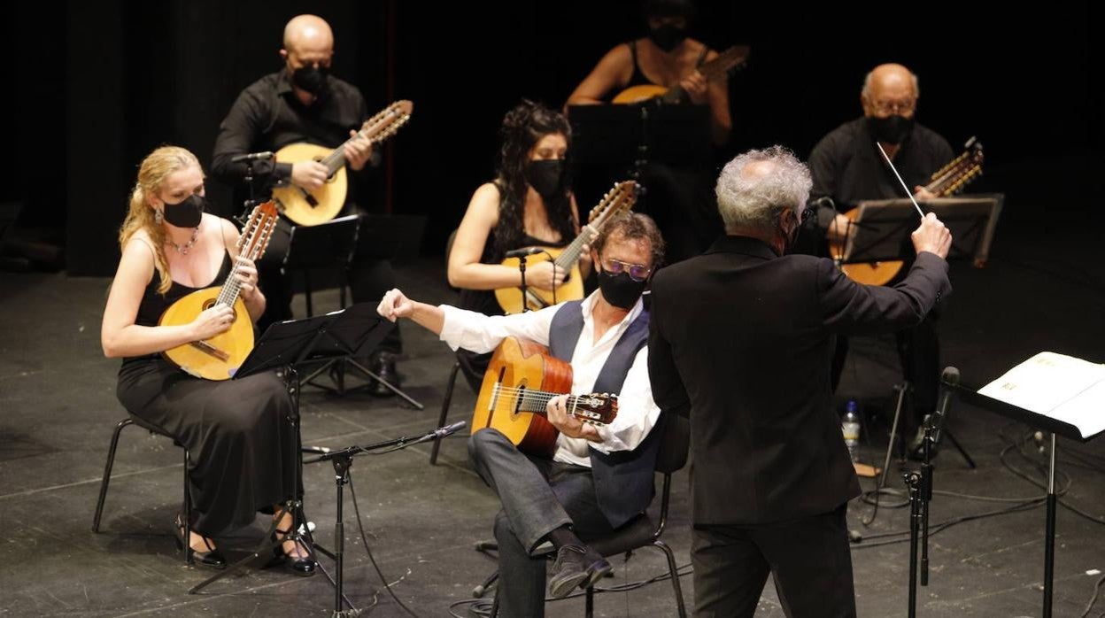 Festival de la Guitarra 2021 | El concierto de Serrano y la Orquesta de Plectro, en imágenes