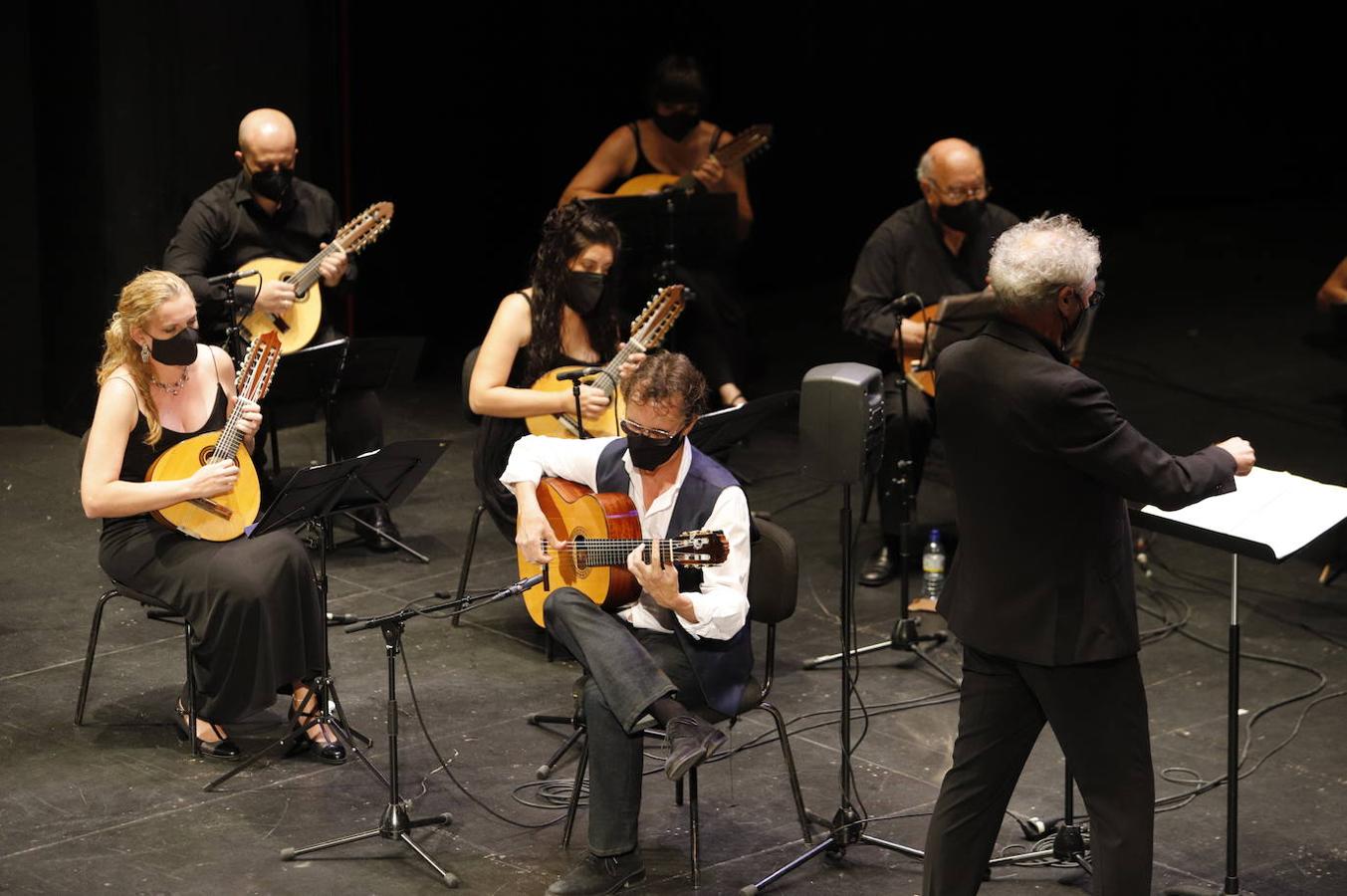 Festival de la Guitarra 2021 | El concierto de Serrano y la Orquesta de Plectro, en imágenes