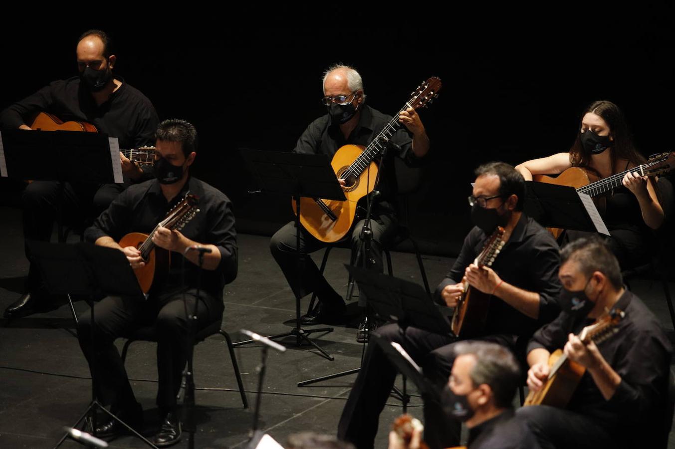 Festival de la Guitarra 2021 | El concierto de Serrano y la Orquesta de Plectro, en imágenes