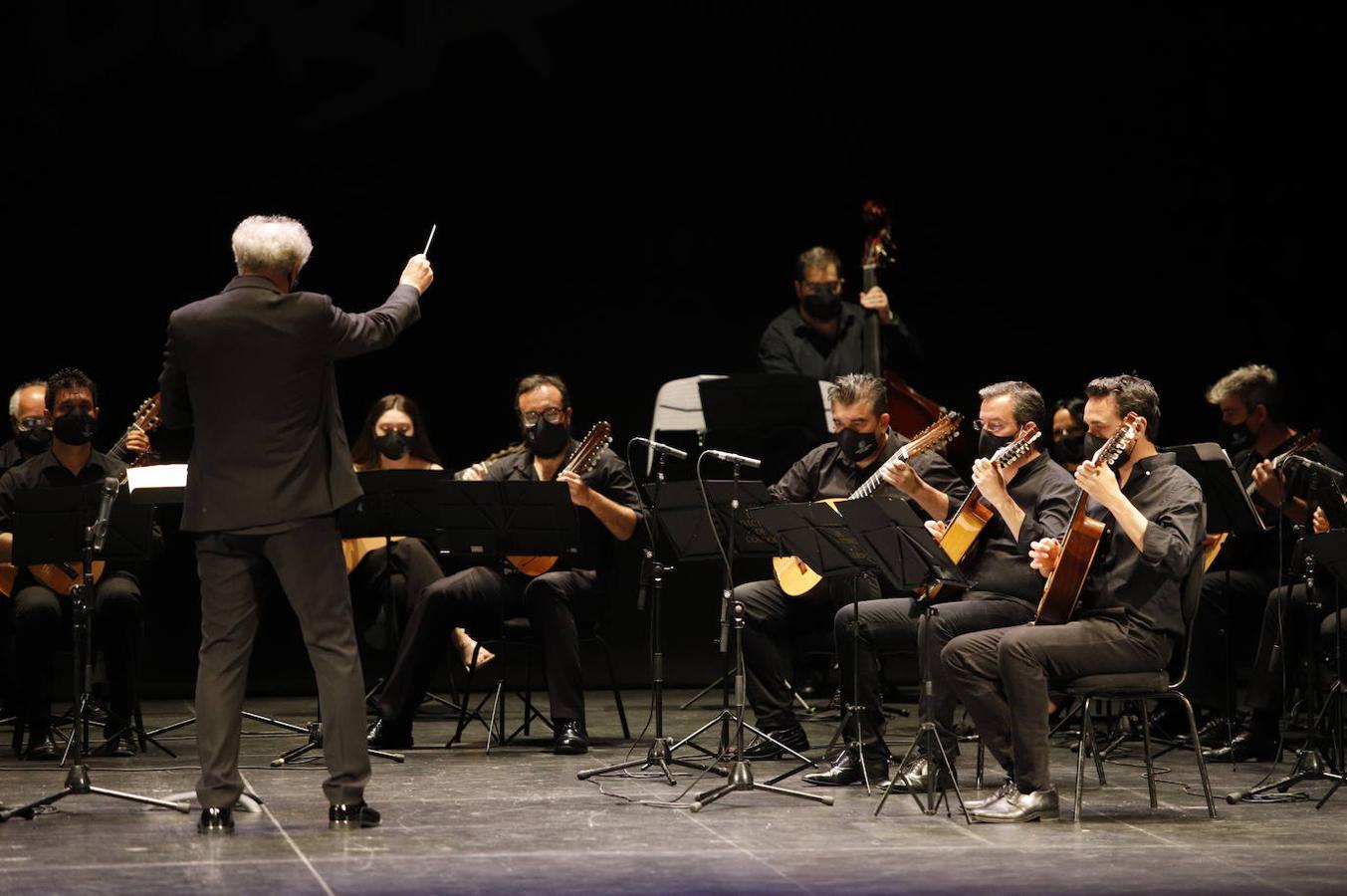 Festival de la Guitarra 2021 | El concierto de Serrano y la Orquesta de Plectro, en imágenes