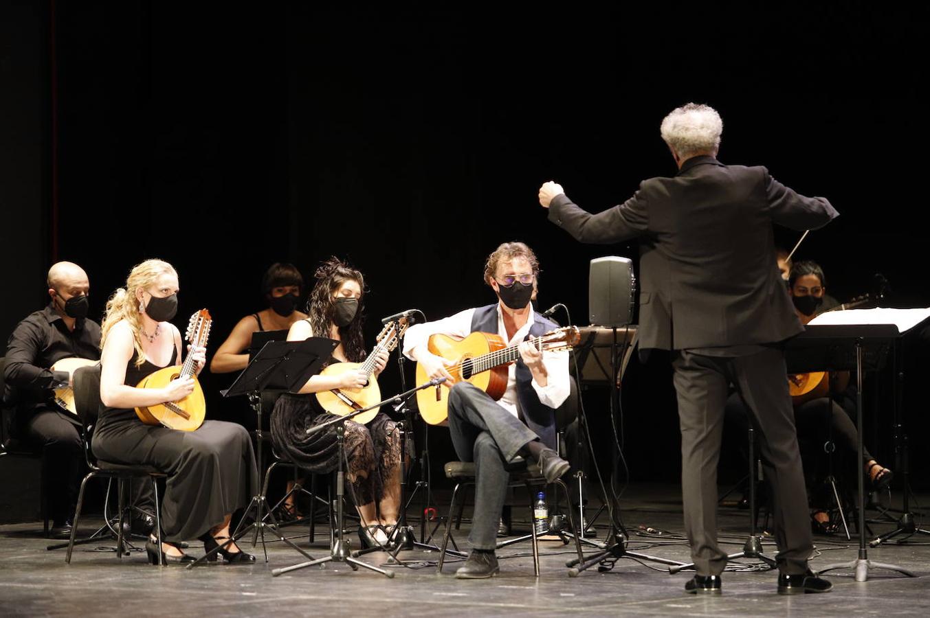 Festival de la Guitarra 2021 | El concierto de Serrano y la Orquesta de Plectro, en imágenes